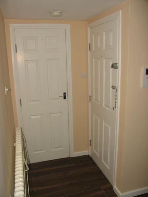 Modern Cosy Private Studio, Wifi, Ip-Tv, Must See Romford Exterior photo
