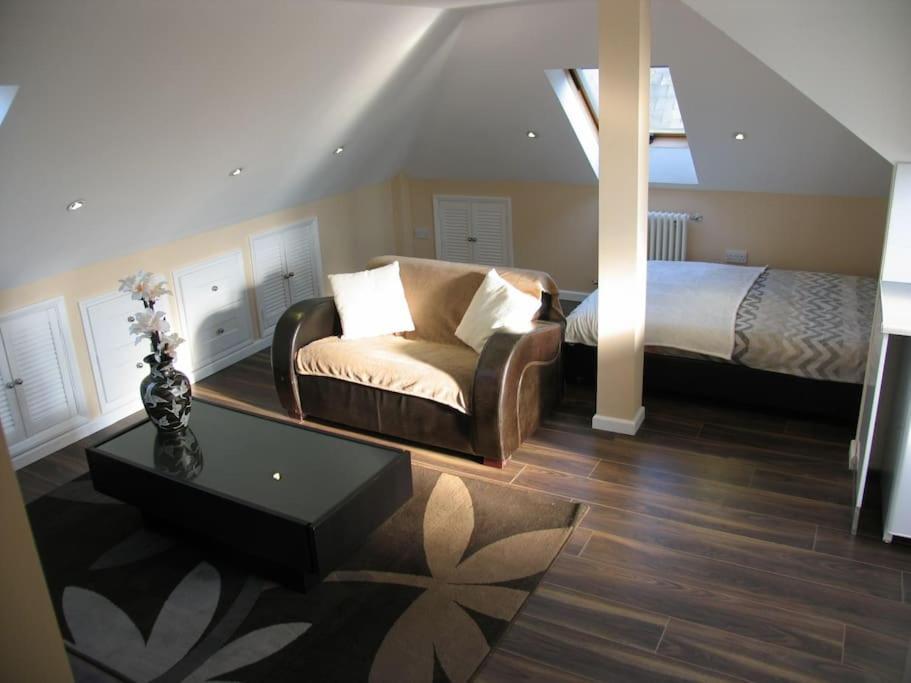 Modern Cosy Private Studio, Wifi, Ip-Tv, Must See Romford Exterior photo