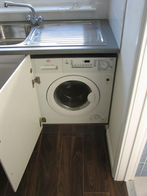 Modern Cosy Private Studio, Wifi, Ip-Tv, Must See Romford Exterior photo
